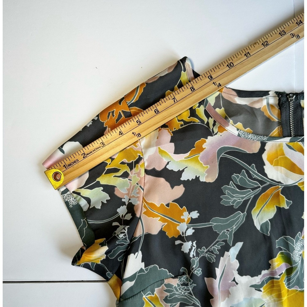 NY&Co 7th Avenue Blouse Womens Medium Floral Short Sleeve Back Zip Grey Yellow - Picture 7 of 13